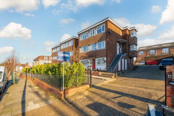 Colney Hatch Lane, N10, London - Photo 1