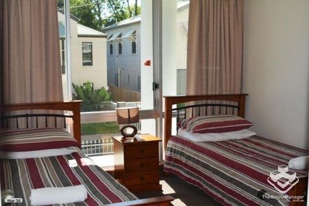 Spacious 3-Bedroom Apartment in Prime Location - Photo 5