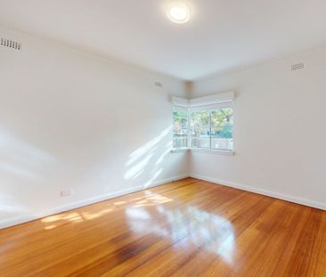 FULLY RENOVATED IN BOUTIQUE ART DECO BUILDING - Photo 3