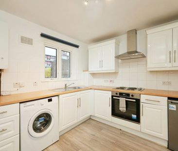2 Bed Flat, Elton House, BS2 - Photo 2