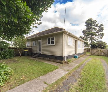 Two bedroom home in convenient location - Photo 5