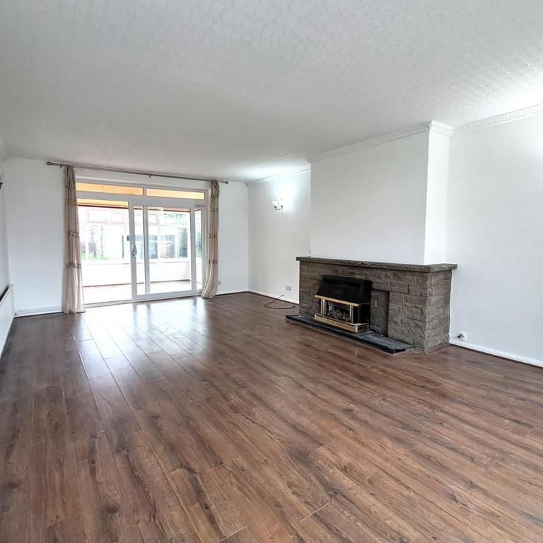 4 bedroom detached house to rent - Photo 1