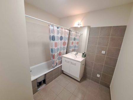 2 pièces - Meublé - 44 m² - 2ème étage - Colocation non autorisée - Photo 3