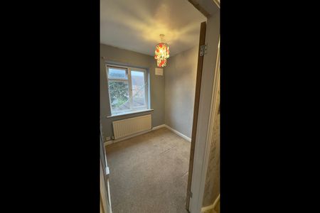 3 Bed End Terrace, Tunstall Crescent, LE4 - Photo 2