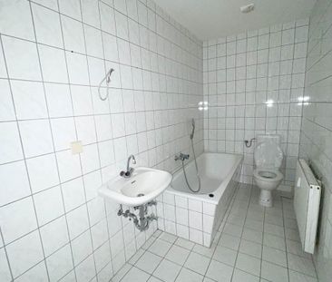 Frisch saniert! 2-Raum-Dachgeschosswohnung im Auer Zentrum - Foto 1