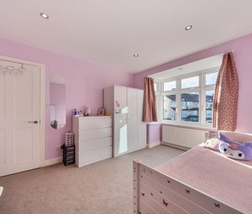 4 bedroom end of terrace house to rent - Photo 2