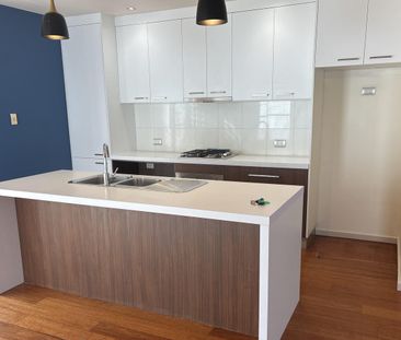 Central 2 Bedroom Townhouse - Photo 5