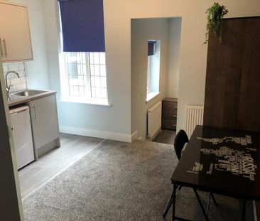 1 bedroom in a house share to rent - Photo 4