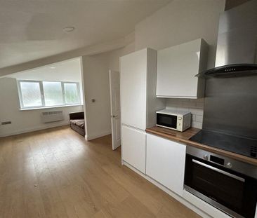 2 bedroom flat to rent - Photo 3