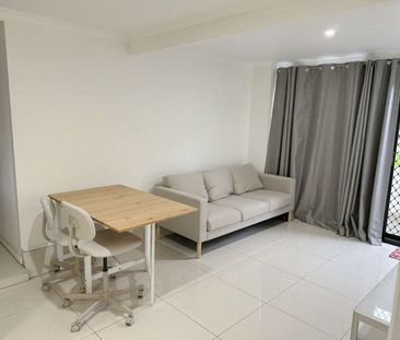 1 unit of a Dual Living House for Rent - Sunnybank Hills - Photo 1