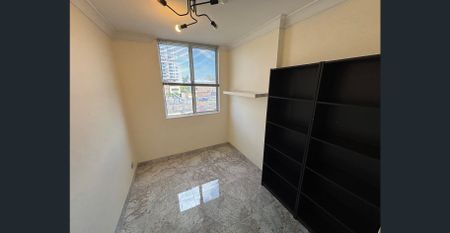 OVERSIZED 3 BEDDER + STUDY - Photo 2