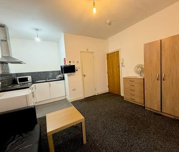 Studio Flat, Green Lane, IG3 - Photo 1