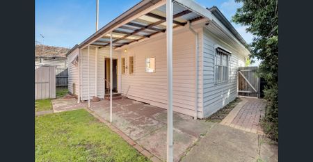 Spacious Family Home in Northcote - Photo 4