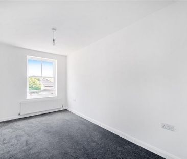 2 bedroom end of terrace house to rent - Photo 4