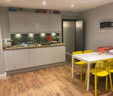 OX Living is proud to present this high-quality 6-bedroom co-living... - Photo 1