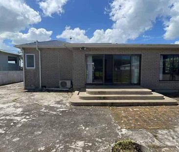 FAMILY HOME IN HAWERA - Photo 2