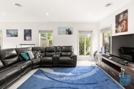 Stunning Family Home in Caroline Springs! - Photo 2