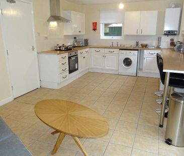 1 bedroom in a house share to rent - Photo 5