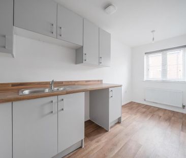 2 bedroom semi-detached house to rent - Photo 6