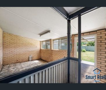 Cute 3 x 1 character home with large backyard in Langford - Photo 6