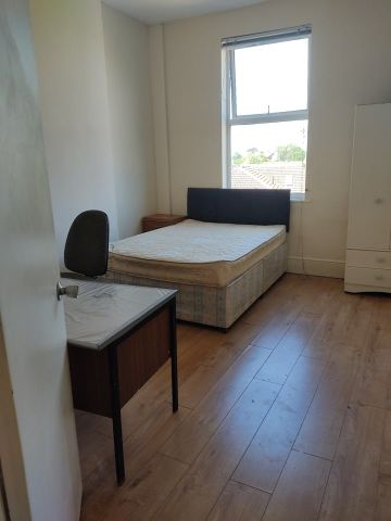 Room in a Shared House, Loughborough Road, NG2 - Photo 4