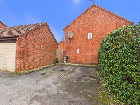 3 bedroom semi-detached house to rent - Photo 2