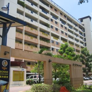 Blk 215 Ang Mo Kio Avenue 1 (Ang Mo Kio), HDB 3 Rooms - For Rent - Photo 2