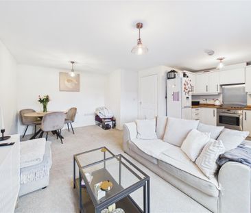 2 bedroom Flat to rent - Photo 3