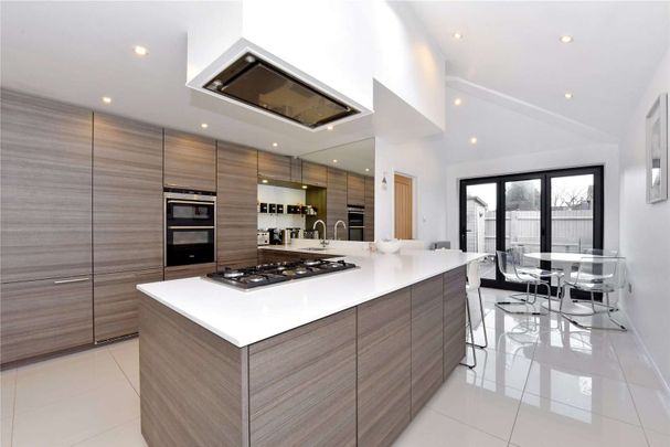 A beautifully extended three bedroom house with magnificent kitchen in the heart of Windsor town. - Photo 1