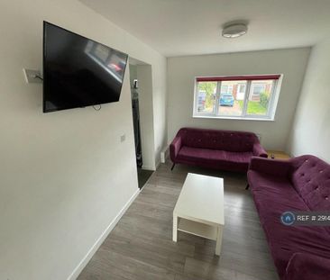 1 bedroom in a house share to rent - Photo 1