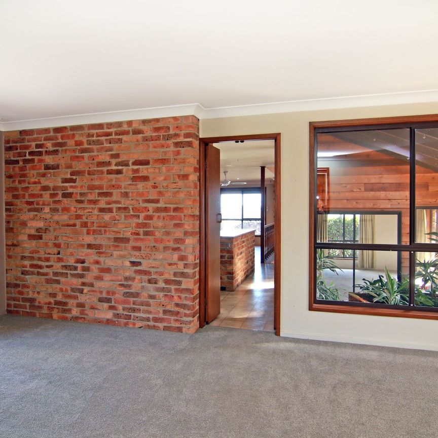 Spacious 4-Bedroom Home in a Quiet North Hill Location - Photo 1