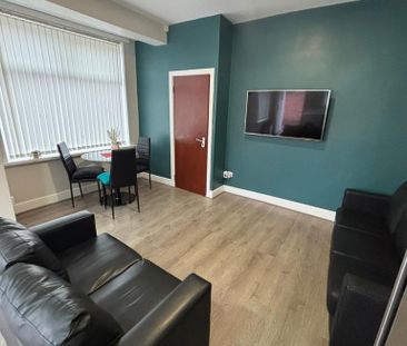 3 bedroom end of terrace house to rent - Photo 2