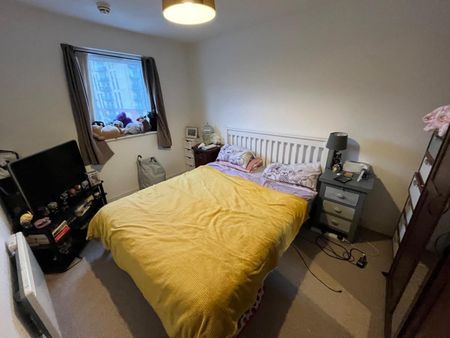 2 bedroom Flat To Let - Photo 3