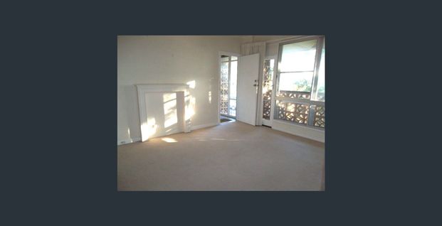 Upstairs 2 Bedroom Unit with Stunning Parklands View! - Photo 1