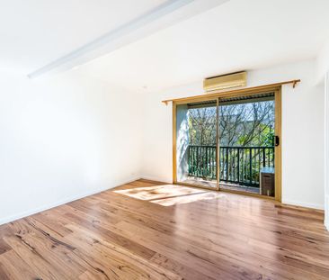 Conveniently located townhouse - Photo 2