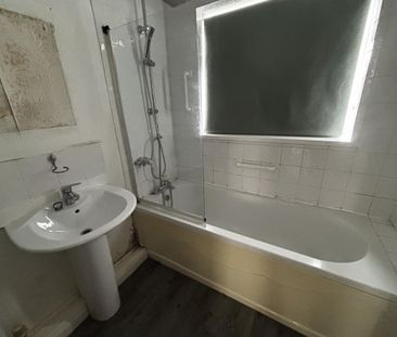 2 bedroom end of terrace house to rent - Photo 3