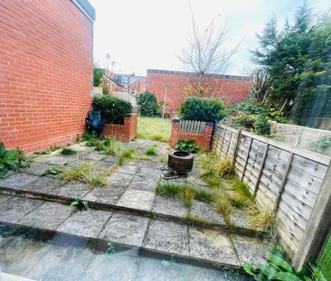 200 Tiverton Road - Photo 2