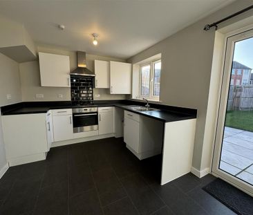 3 bedroom semi-detached house to rent - Photo 6
