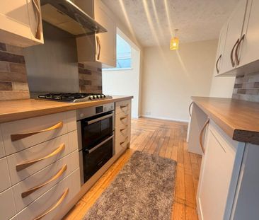 3 bedroom semi-detached house to rent - Photo 6