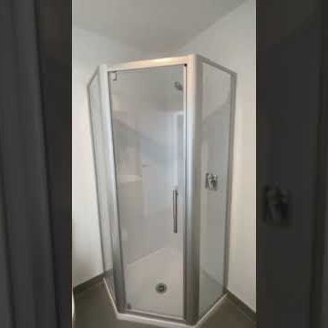 Modern Townhouse – Stylish, Sunny & Low Maintenanc - Photo 1