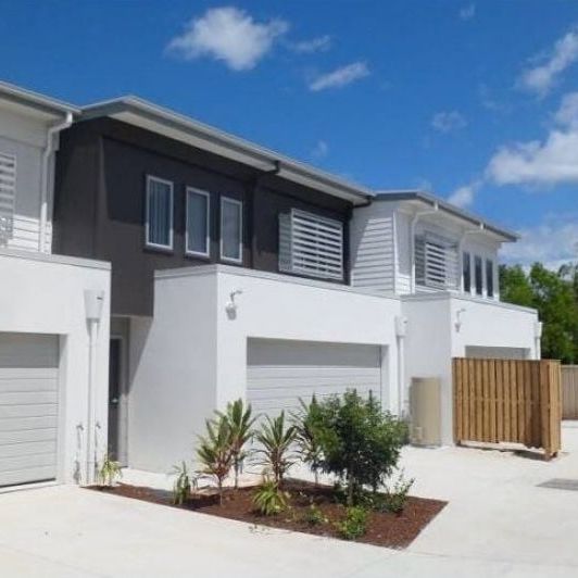 Modern Townhouse in Central Coomera Location - Photo 1