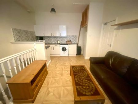2 bedroom flat to rent - Photo 2