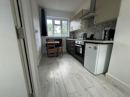 1 Bed Flat, Springbank Road, SE13 - Photo 2