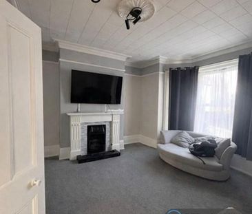 4 bedroom semi-detached house to rent - Photo 1