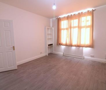 4 bedroom end of terrace house to rent - Photo 3