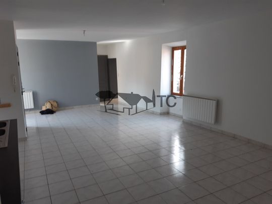 Location Appartement 5 pièces 114m² LES VANS 07140 - Photo 1