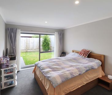 Modern Three-bedroom Home - Photo 6