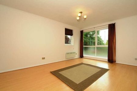 Staines Road West, Sunbury On Thames, TW16 - Photo 2