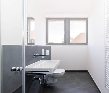 WOHNTRAUM ERFÜLLT // 2-Raum-Wohnung im Dachgeschoss mit Tageslichtbad und Fußbodenheizung - Photo 4