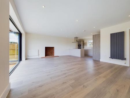 4 bedroom detached bungalow to rent - Photo 4